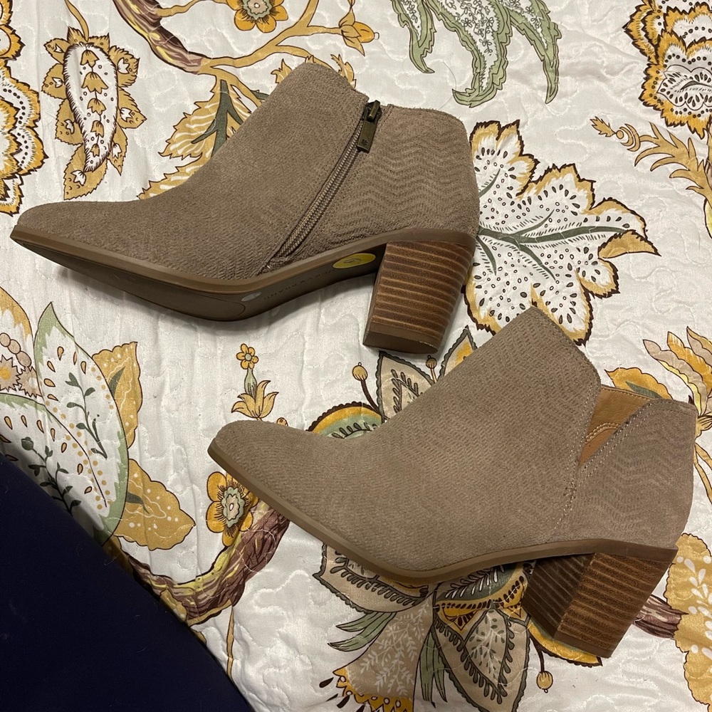 Lucky Brand Beige Ankle Booties